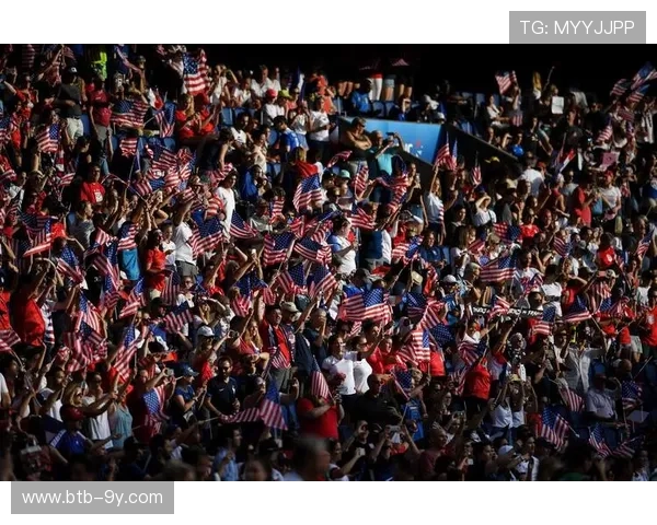 终场哨响，库拉索街头电视齐鸣，举国陷入狂欢