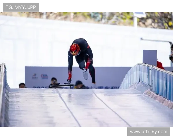 钢架雪车亚洲杯延庆站开赛，“雪游龙”赛道挑战选手极限。