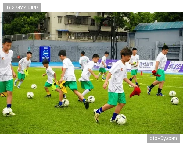 通讯：德甲俱乐部国际行商业策略转变，从季前热身赛转向与当地转播商联合举办青训营